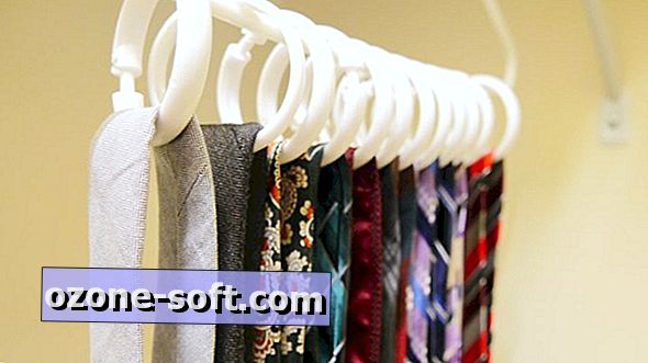 Organisieren Sie Schals und Krawatten mit Duschvorhanghaken